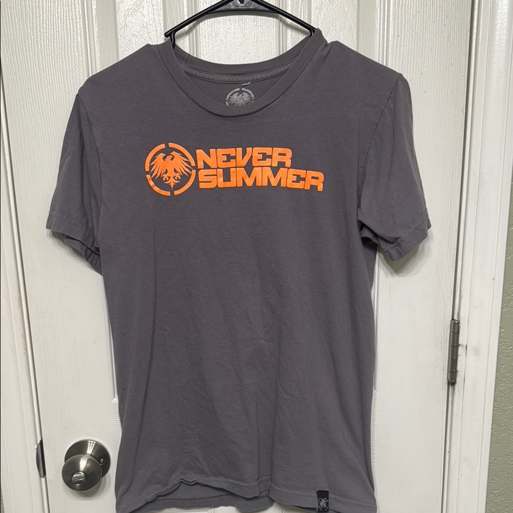 Never summer Short Sleeve Tee